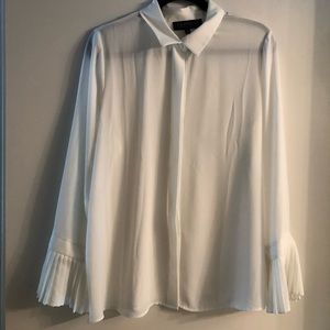 ELOQUII white blouse with great sleeves!